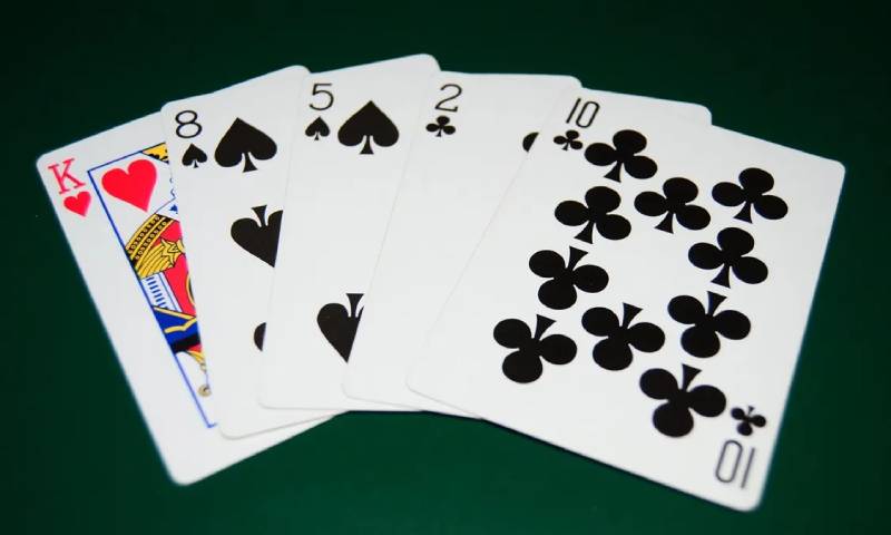 Luật Chơi Xì Tố 5 Cây Đầy Đủ Từ A Đến Z 5 Chọn bài để theo hay bỏ, tránh theo cược vô tội vạ